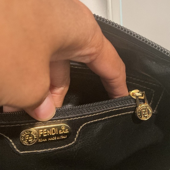 🌊Vintage 100% Authentic Fendi Crossbody Bag🌊 - Picture 8 of 11